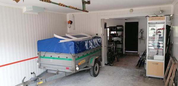 Maison de ville avec garage , centre ville .