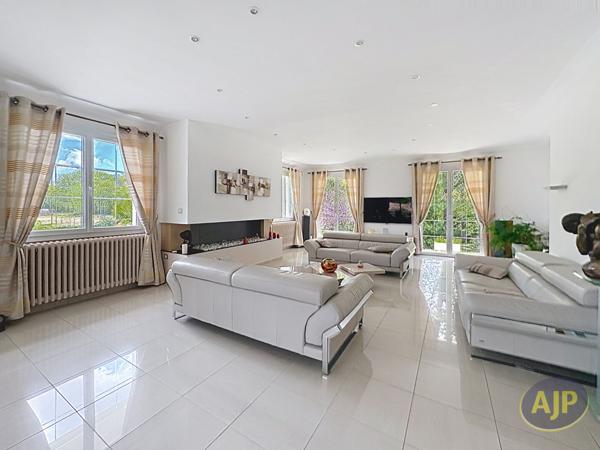 Biens de prestige à vendre Challans : 495 000 € - AJP Immobilier Challans