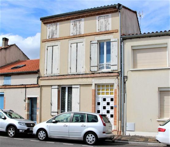 VALENCE D'AGEN - AGREABLE MAISON DE VILLE (R+2) , Style années 1930, entièrement rénovée