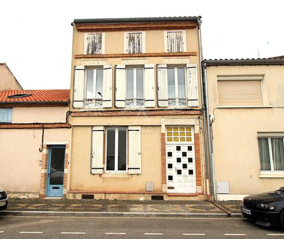 VALENCE D'AGEN - AGREABLE MAISON DE VILLE (R+2) , Style années 1930, entièrement rénovée