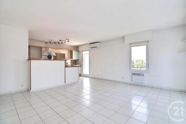 Appartement T4 à vendre  4 pièces - 82,88 m 2   ST RAPHAEL  - 83
