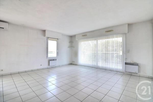 Appartement T4 à vendre  4 pièces - 82,88 m 2   ST RAPHAEL  - 83