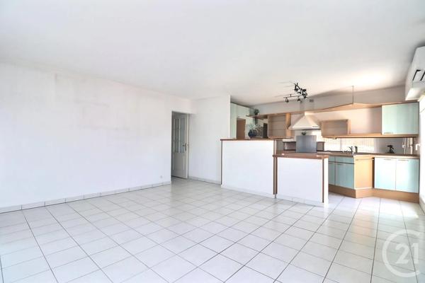 Appartement T4 à vendre  4 pièces - 82,88 m 2   ST RAPHAEL  - 83