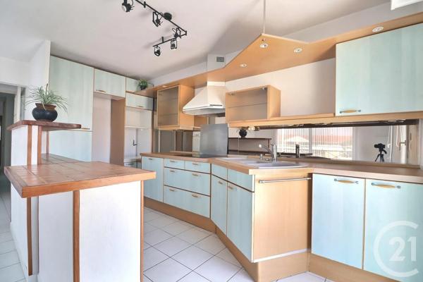 Appartement T4 à vendre  4 pièces - 82,88 m 2   ST RAPHAEL  - 83