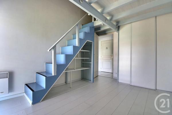 Appartement T4 à vendre  4 pièces - 82,88 m 2   ST RAPHAEL  - 83