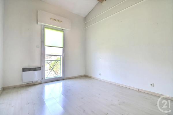 Appartement T4 à vendre  4 pièces - 82,88 m 2   ST RAPHAEL  - 83