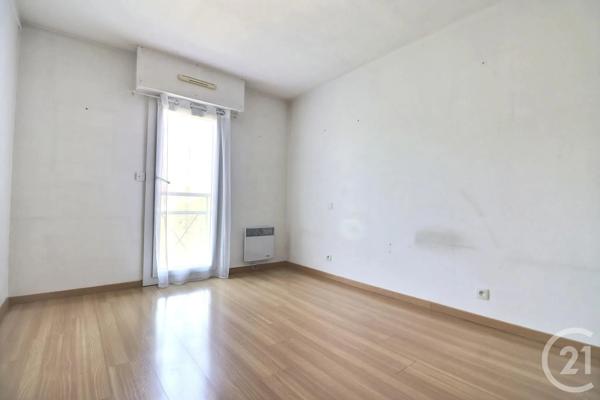 Appartement T4 à vendre  4 pièces - 82,88 m 2   ST RAPHAEL  - 83