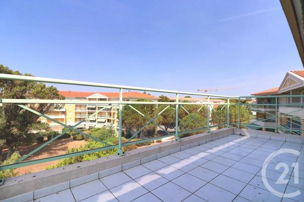 Appartement T4 à vendre  4 pièces - 82,88 m 2   ST RAPHAEL  - 83