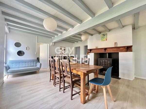 Coquette maison de plain-pied, 3 chambres, garage et dépendances