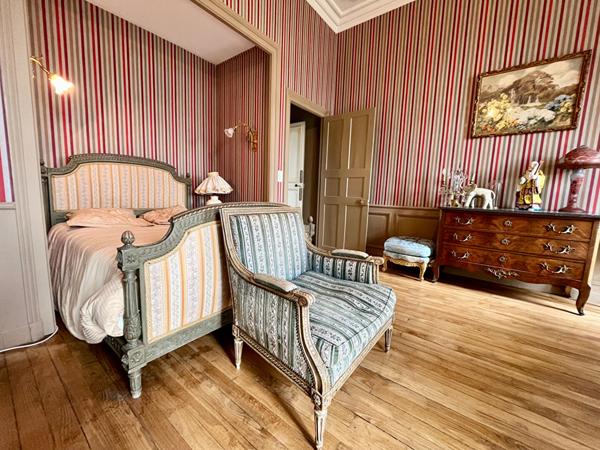 Hôtel particulier du 19 ème à vendre au coeur de Dinan - 360 m² , bien d'exception.