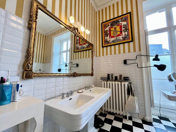 Hôtel particulier du 19 ème à vendre au coeur de Dinan - 360 m² , bien d'exception.