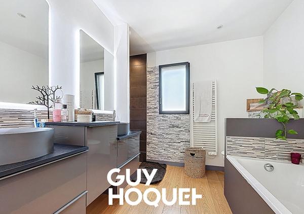 Villa Contemporaine 5 Chambres + Piscine - 71850 CHARNAY LES MACON