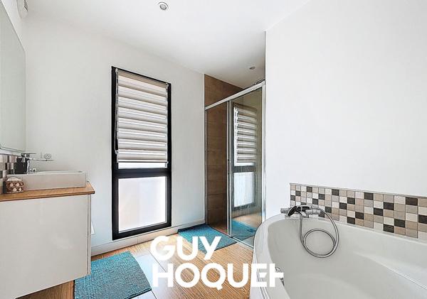 Villa Contemporaine 5 Chambres + Piscine - 71850 CHARNAY LES MACON