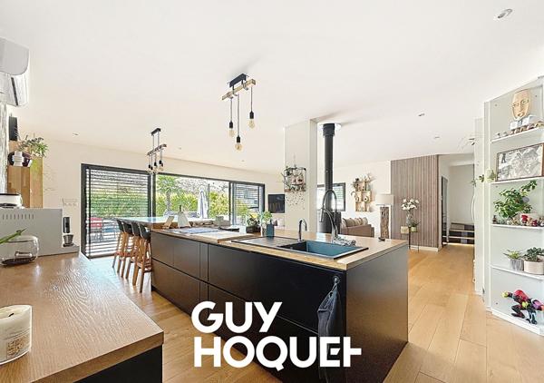 Villa Contemporaine 5 Chambres + Piscine - 71850 CHARNAY LES MACON