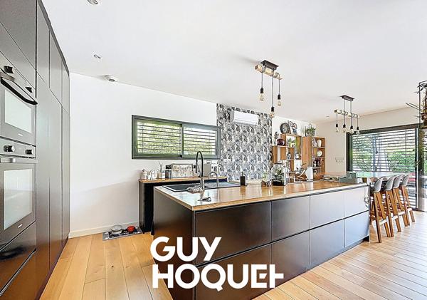 Villa Contemporaine 5 Chambres + Piscine - 71850 CHARNAY LES MACON