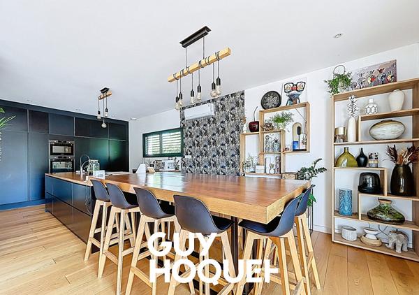 Villa Contemporaine 5 Chambres + Piscine - 71850 CHARNAY LES MACON