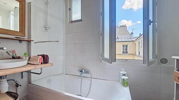 APPARTEMENT 4-5 PIECES 5E ETAGE QUARTIER CHARONNE