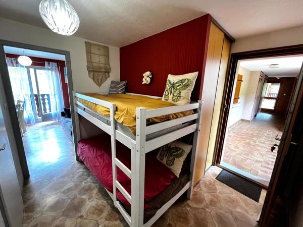 STUDIO DE 21m2 avec balcon et casier à ski offrant une belle vue