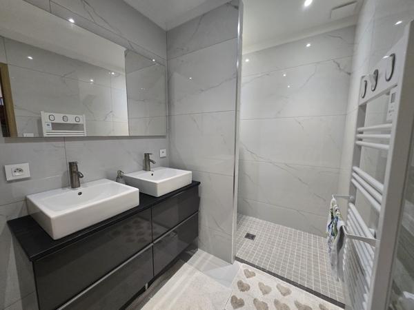 VILLA CONTEMPORAINE D'EXCEPTION - 2022 - 195,19 m² + garage - Piscine - Domaine sécurisé