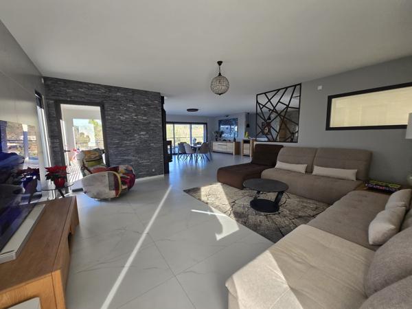 VILLA CONTEMPORAINE D'EXCEPTION - 2022 - 195,19 m² + garage - Piscine - Domaine sécurisé