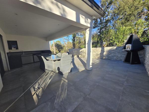 VILLA CONTEMPORAINE D'EXCEPTION - 2022 - 195,19 m² + garage - Piscine - Domaine sécurisé