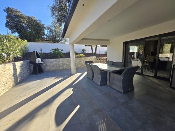 VILLA CONTEMPORAINE D'EXCEPTION - 2022 - 195,19 m² + garage - Piscine - Domaine sécurisé