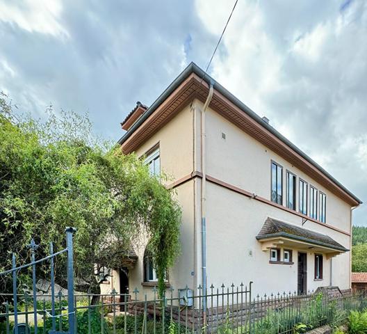 Maison - 10 pièces - 273 m²