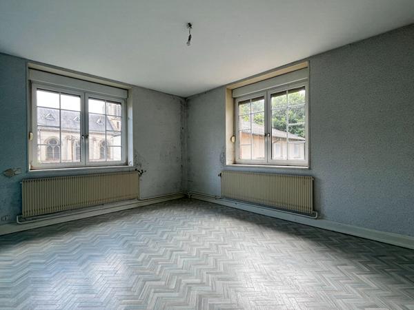 Maison - 10 pièces - 273 m²