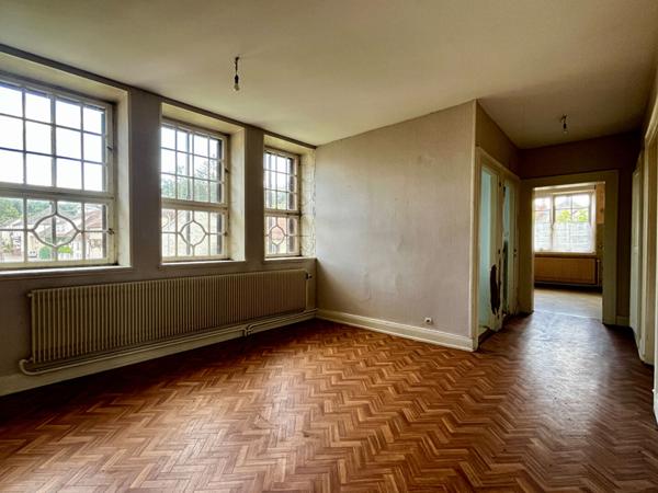 Maison - 10 pièces - 273 m²