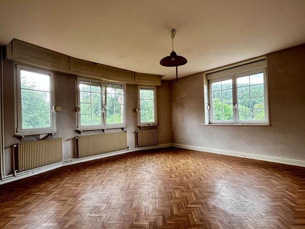 Maison - 10 pièces - 273 m²