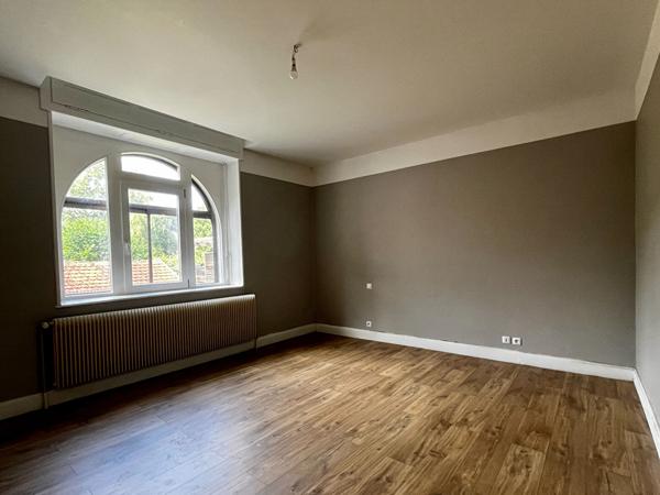 Maison - 10 pièces - 273 m²