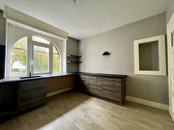 Maison - 10 pièces - 273 m²