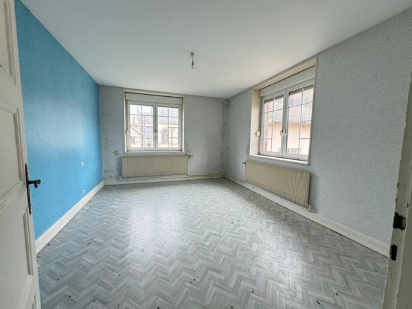 Maison - 10 pièces - 273 m²