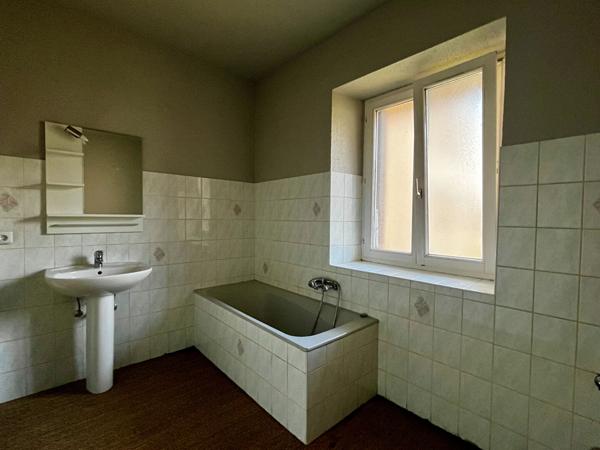 Maison - 10 pièces - 273 m²