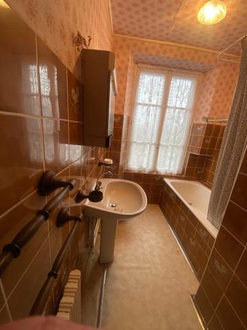 Maison en pierre 4 chambres proche de MUR DE BARREZ (12)