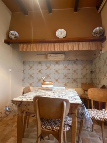 Maison en pierre 4 chambres proche de MUR DE BARREZ (12)