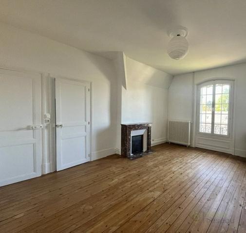Appartement à ETREPAGNY (27150)