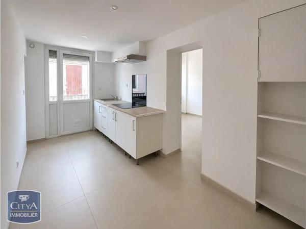 Appartement à louer 3 pièces 63.8m² Nîmes (30900)