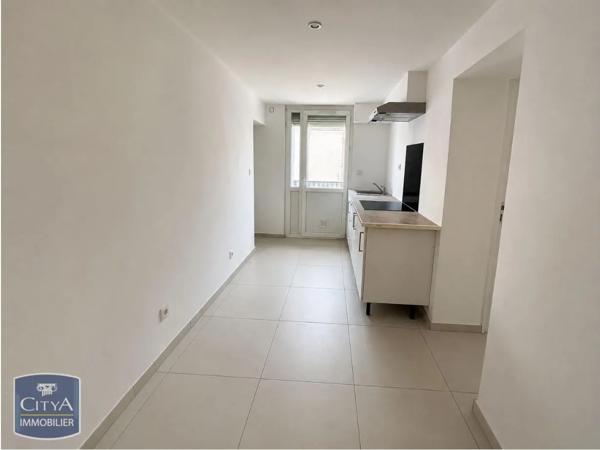 Appartement à louer 3 pièces 63.8m² Nîmes (30900)