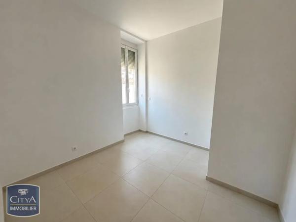 Appartement à louer 3 pièces 63.8m² Nîmes (30900)