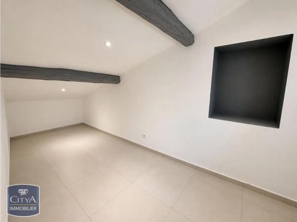 Appartement à louer 3 pièces 63.8m² Nîmes (30900)