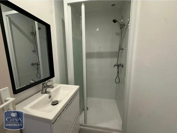 Appartement à louer 3 pièces 63.8m² Nîmes (30900)