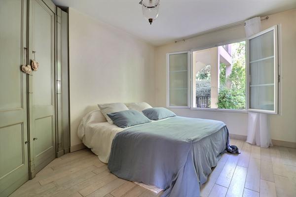 Appartement avec jardin 4 pièce(s) 132 m2 Carrez+ Véranda de 19m² + deux places de parking