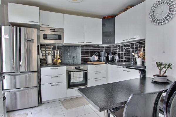 Appartement Asnieres Sur Seine 5 pièce(s) 104.72 m2 avec balcons et loggia