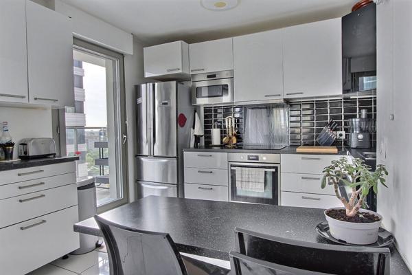 Appartement Asnieres Sur Seine 5 pièce(s) 104.72 m2 avec balcons et loggia