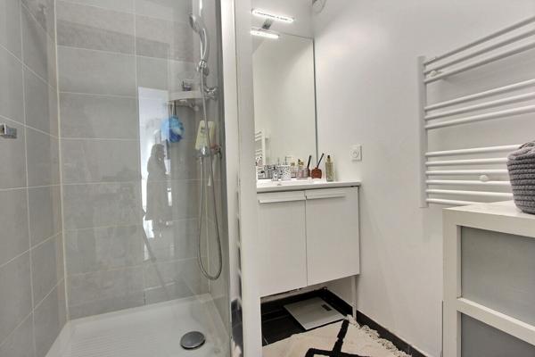 Appartement Asnieres Sur Seine 5 pièce(s) 104.72 m2 avec balcons et loggia