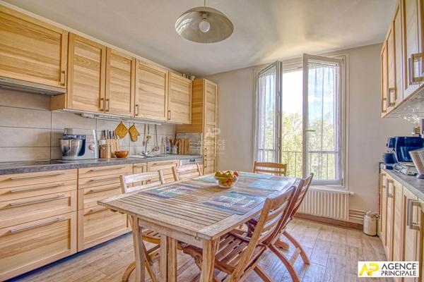Appartement Versailles 5 pièce(s) 1 345 000 € **  - Référence  28399