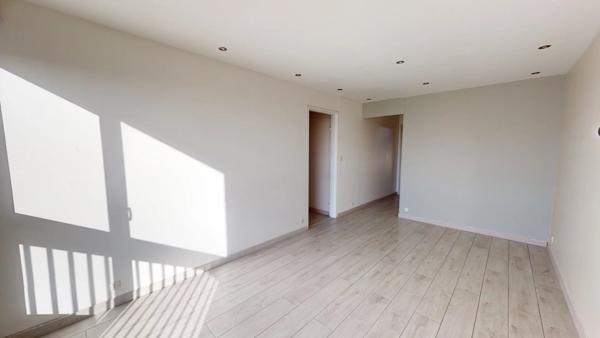 Location                                                      Appartement
                        
                     2 pièces                      43 m2                     à Chartres