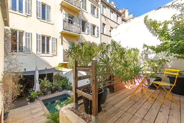 A vendre un vaste appartement en duplex de 6 pièces - Quartier Thiers - Terrasse - Piscine - Garage