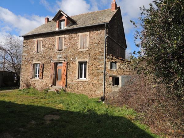 À vendre - Ferme, 7 pièces située à Rieupeyroux (12240)